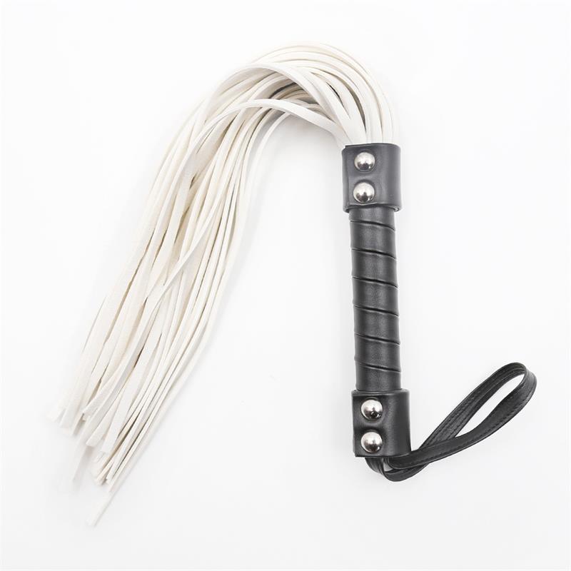 LATETOBED BDSM LINE - Pātagas tipa floggers ar dubultajām kniedēm 44 cm