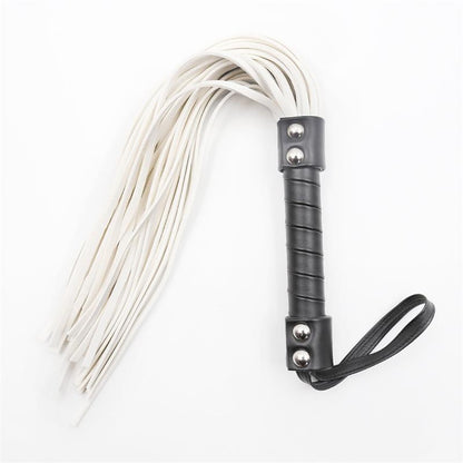 LATETOBED BDSM LINE - Pātagas tipa floggers ar dubultajām kniedēm 44 cm